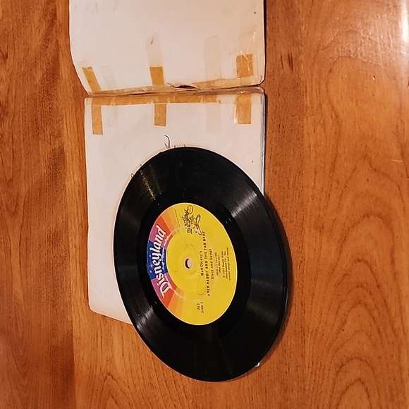 Walt Disney Brer Rabbit and the Tar Baby Book and Record - Picture 5 of 5